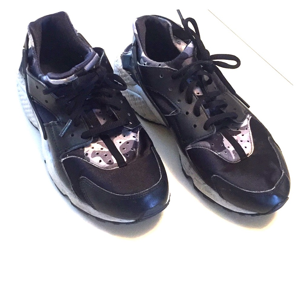 Nike Women’s Air Huaraches Sneakers